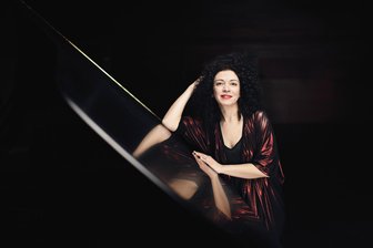 Armenische Pianistin im Sinfoniekonzert der Chemnitzer Robert-Schumann-Philharmonie - Marianna Shirinyan