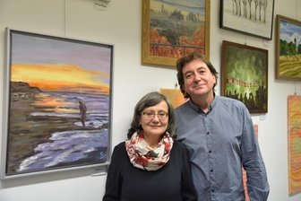 "Art-Verwandt": Geschwister stellen gemeinsam aus - Gedichte von Klaus-Peter Hirthe ergänzen die malerische Ausstellung "Art-Verwandt" von seiner Schwester Susanne Fränkel aus Plauen in der Kultur- und Tourismusinformation im Zoephelschen Haus in Oelsnitz. 