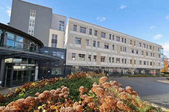 Arzt-Ausfall in Kinderpraxis in Glauchau: Was Eltern wissen müssen - Durch einen ärztlichen Ausfall muss das Krankenhaus für die Kinderarztpraxis verschiedene Überbrückungsangebote organisieren.