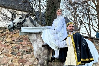 Aschenbrödels letzter Ausritt: Das war die Schlossweihnacht in Ringethal - Aschenbrödel und der Prinz (Victoria und Tom Hartwig) zur Schlossweihnacht in Ringethal.