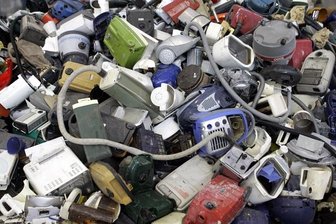 ASR stellt erste Container für Elektroschrott auf -