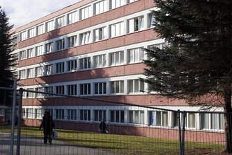 Asylbewerberunterkunft in Bernsdorf mit Steinen beworfen - Die Sportschule an der Reichenhainer Straße.