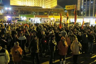Asylgegner demonstrieren unter neuem Banner -
