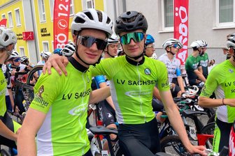 Athleten aus dem Erzgebirge überzeugen bei Radrundfahrt in Österreich - Alwin (l.) und Oscar Beyer starteten bei der Oberösterreich-Rundfahrt und gaben damit ihre internationale Premiere.