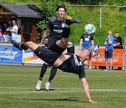 ATSV kann Aufholjagd nicht krönen und steigt ab - Auch diese artistische Einlage von Sören Walther brachte dem ATSV Gebirge/Gelobtland beim 0:1 in Affalter kein Glück. Damit steht der Abstieg des ATSV nach nur einer Saison in der Erzgebirgsliga fest.