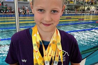 ATSV-Talente auf Fischzug an der Elbe - Medaillenhamster: Hely Riedel vom ATSV Freiberg gewann bei der Talentiade in Dresden viermal Gold sowie eine Silbermedaille.