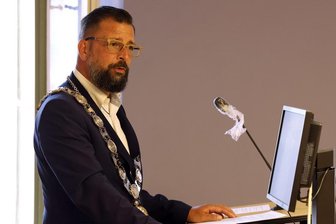 Attacke auf Mitschüler des Sohnes: SPD fordert Konsequenzen für Glauchauer Oberbürgermeister - Marcus Steinhart (CDU) - Glauchauer Oberbürgermeister