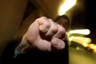 Attacke in Chemnitzer Linienbus: 47-Jähriger im Krankenhaus - Ein 47-Jähriger musste nach einer gewalttätigen Auseinandersetzung ins Krankenhaus.