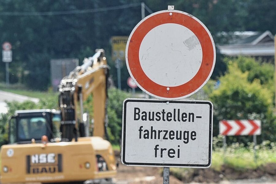 Auch 2023 wird es in Burkhardtsdorf größere Baustellen geben - Nachdem die Burkhardtsdorfer in der jüngeren Vergangenheit mit Sperrungen der B-180-Ortsdurchfahrt leben mussten, steht im gerade begonnen Jahr die Vollsperrung der B 95 an (Symbolbild).