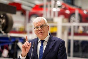 Auch Beamte profitieren: Wie viele Millionen Euro Sachsen der Tarifabschluss im öffentlichen Dienst kostet - Sachsens Finanzminister Hartmut Vorjohann (CDU) handelte den Tarifvertrag für den öffentlichen Dienst der Länder mit aus.
