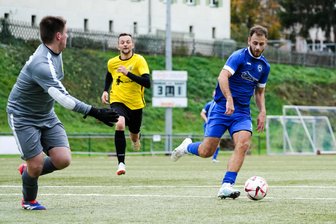 Auch der zweite Finalist der Vorsaison ist raus: Barkas Frankenberg wirft den SC Altmittweida aus dem Fußball-Kreispokal - Barkas-Spieler Avdi Pnishi (r.) überwand SCA-Torwart Markus Bunk am Sonntag zweimal und schnürte so einen Doppelpack beim 4:1-Sieg.