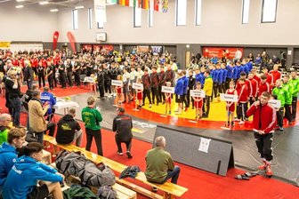 Auch die 100 Helfer überzeugen - Eine vollgepackte Zweifelderhalle gab es am Wochenende in Pausa, als die Deutschen Meisterschaften beim Ringer-Nachwuchs ausgetragen wurden. 