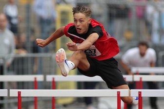 Auch Fotofinish bringt keine Auflösung: Brander Leichtathlet teilt sich Gold und Titel - Nach Bronze bei der Jugend-DM in Koblenz im vergangenen Sommer ließ Felix Hagen nun zum Höhepunkt der Hallensaison eine Goldmedaille bei den Mitteldeutschen Meisterschaften folgen.