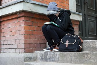 Auch im Erzgebirge – Mobbing führt bei Kindern zu Selbstmordgedanken - Das Thema Mobbing wird nach Carsten Stahls Erfahrung oft totgeschwiegen. Manche Schulen unterschätzten das, so der Aktivist, der jetzt in Stollberg gastierte.