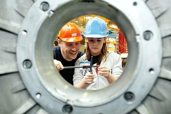Auch im Landkreis Zwickau verdienen Frauen im Schnitt weniger als Männer - In technischen Berufen sind Frauen nach wie vor in der Minderheit.