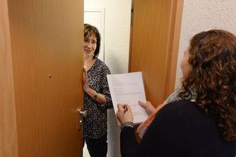 Auch in Sachsen zu aggressiv an der Haustür geworben: Großvermieter sperrt Telekom-Vertreter aus - Auch Mieter aus der Region beschweren sich bei der Verbraucherzentrale Sachsen immer mal wieder über zu aggressive Werber an der Haustür.