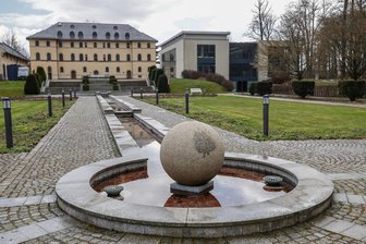 Auch ohne Daetz-Centrum: Lichtensteiner Kulturpalais verbraucht massenhaft Strom - Vor allem der Neubau des Kulturpalais (rechts) verbraucht offenbar sehr viel Strom.