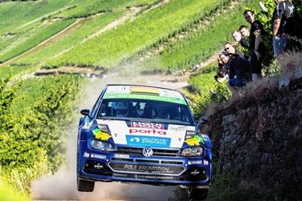 Auch ohne Titelchance: Zwickauer ist voll motiviert - Bei der Premiere der Mittelrhein-Rallye im Sommer donnerten Julius Tannert und Christian Frank im VW Polo GTI mit 180 Sachen durch die Weinberge und fuhren auf Platz 3.