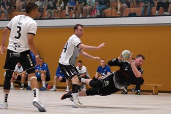 Auch ohne Trainer: Weißenborner Handballer bringen Vorjahresmeister ins Straucheln - Die Weißenborner Männer um Florian Lehnert haben am Sonntag alles in die Waagschale geworfen.