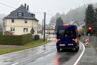 Auch Schulbusse betroffen: Ortsdurchfahrt Zwota der B 283 ab Montag für mehrere Wochen komplett gesperrt - Die Tage der Ortsdurchfahrt Zwota per Ampel sind gezählt. Am Montag wird die B 283 wieder voll gesperrt.