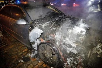 Audi A8 in Flammen -