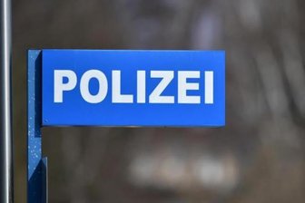 Audi-Fahrer flüchtet vor Polizei und versteckt sich im Gebüsch -