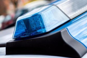 Audi prallt gegen Telefonmast - 