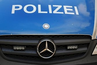 Audi steht in Flammen - Verdacht auf Brandstiftung -
