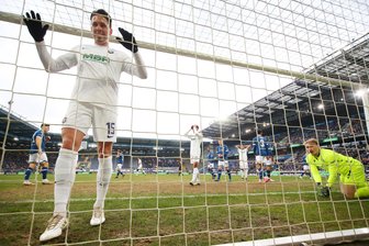 Aue-Angreifer Bär nach Niederlage in Bielefeld: „Ergebnis-, aber keine Leistungskrise“ - Der FC Erzgebirge Aue rutscht tiefer in die Krise. Das große Manko der Veilchen: Die Chancenverwertung. Marcel Bär (vorn) und seinen Teamkollegen fehlt das Matchglück.