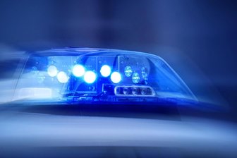 Aue-Bad Schlema: 86-Jährige beim Überqueren der Straße schwer verletzt - Bei dem Unfall in Aue-Bad Schlema ist eine 86-jährige Frau schwer verletzt worden.