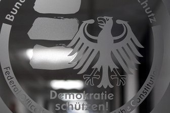 Aue-Bad Schlema: Hakenkreuze auf Straße gesprüht - Die Polizei ermittelt wegen Verwendens von Kennzeichen verfassungswidriger Organisationen (Symbolbild).