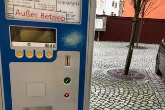Aue-Bad Schlema ruft Weihnachtsfrieden aus - und verzichtet auf Parkgebühren - Außer Betrieb: Die Automaten im Stadtgebiet sind bereits im "Winterschlaf", so an der Inneren Schneeberger Straße in Aue.
