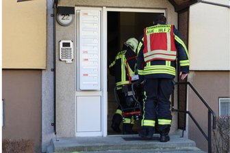 Aue-Bad Schlema: Zweiter Brandeinsatz am Wochenende für drei Feuerwehren - Feuerwehreinsatz in der Prof.-Dr.-Dieckmann-Straße in Aue-Bad Schlema.