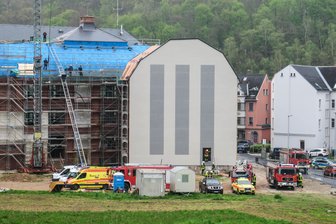 Aue: Bauarbeiter in Grube gestürzt -