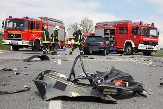 Aue: Ein Toter und zwei Verletzte bei Unfall auf Autobahnzubringer -