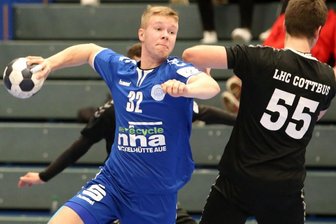 Aue eröffnet Rückrunde mit Sieg - Aues Robin Fischer steuerte zum klaren Erfolg gegen Schlusslicht Cottbus zwei Tore bei. Diesen Sonnabend empfängt die U 19 von EHV und SG Nickelhütte den HC Elbflorenz Dresden zum Sachsenderby.