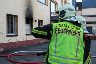 Aue: Feuerwehr rückt zu Brand in Absauganlage aus - Ein Brand in Aue hat am Mittwochmorgen die Feuerwehren aus Aue, Bad Schlema und Alberoda auf den Plan gerufen.