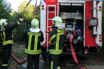 Aue: Gartenlaube in Brand - Eine Gartenlaube hat am Montagabend in der Nähe des Becherweges in Aue gebrannt.