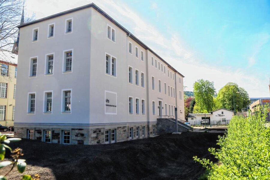 Aue hat jetzt eine neue Volkshochschule - Die neue Volkshochschule in Aue ist in einem Gebäude entstanden, das 1877 als Berufsschule erbaut wurde. 
