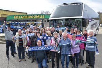 Aue in Potsdam erwartungsgemäß chancenlos – Anzahl der Gegentore schmerzt dennoch - Trotz der miserablen Lage erhält der EHV Aue Unterstützung aus dem Fanlager. Nach Potsdam begleitete das Team ein Fanbus.