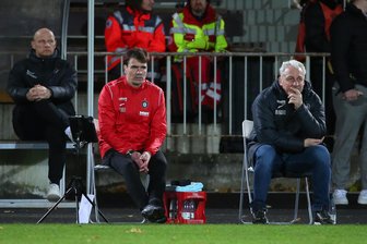 Aue-Interimstrainer Emmerich vor dem Auswärtsspiel in Ingolstadt: „Wir müssen ein anderes Gesicht zeigen“ - Pavel Dotchev (rechts) ist weg, nun leitet Jörg Emmerich (links) interimsmäßig den FC Erzgebirge Aue.