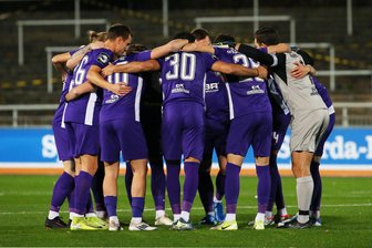Aue-Keeper Männel nach Niederlage in Dortmund: „Ich bin sehr traurig darüber“ - Die Mannschaft des FC Erzgebirge Aue schwört sich ein.