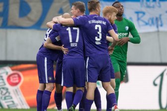 Aue nach spätem Sieg nun sechs Punkte vor Relegationsrang - Jubel in Aue. Die Veilchen sind sechs Punkte vom Relegationsrang entfernt und stehen auf Rang 13.