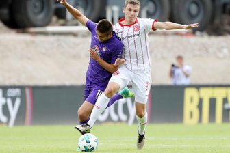 Aue patzt bei nachträglichem Saisonstart - Marcel Sobottka (r.) traf für die Düsseldorfer zum 0:2.