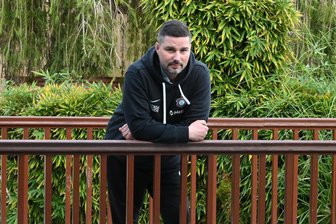 Aue-Profi Boris Tashchy im Türkei-Camp: Wenn die Rippe raus- und wieder hineinspringt - Physiotherapeut Christian Puschmann kam nur durch seine Arbeit zumFußball. Ursprünglich kommt er aus dem Ringersport.