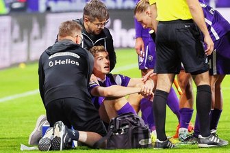 Aue-Stürmer Elias Huth nach schlimmer Kopfverletzung: "Vom Spiel weiß ich nicht mehr viel" - Da war die Beule schon deutlich zu sehen: Elias Huth kurz nach dem Zusammenprall im Spiel gegen Halle. 