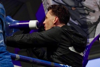 Aue-Stürmer Marcel Bär: Der gefeierte Held beim FC Erzgebirge - Er war der Matchwinner: Marcel Bär wurde von den Fans gefeiert und auf den Zaun gerufen.