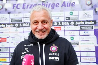 Aue-Trainer Dotchev nach dem FCE-Sieg gegen Unterhaching: „Das war nicht das Gelbe vom Ei“ - Kein perfktes Spiel, aber drei Punkte im Sack: Der Auer Trainer Pavel Dotchev ist nach dem Sieg gegen Unterhaching happy.