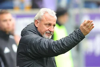 Aue-Trainer Dotchev vor dem Spiel gegen Rot-Weiss Essen: „Wir müssen uns verbessern“ - Pavel Dotchev muss am Sonntag von der Tribüne zusehen. Er fehlt gelbgesperrt.