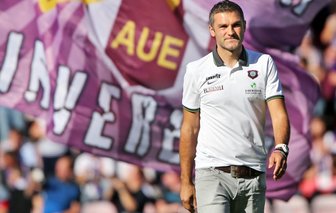 Aue-Trainer erwartet Hektik und Stress - Kann in Leipzig auf die Unterstützung von rund 4000 Auer Fans bauen: Trainer Tomislav Stipic, der die Gäste in der Außenseiterrolle sieht.